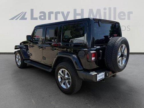 Black Clearcoat 2022 Jeep Wrangler Unlimited Sahara