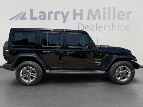 Black Clearcoat 2022 Jeep Wrangler Unlimited Sahara