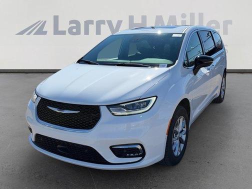 Bright White Clearcoat 2026 Chrysler Pacifica Limited