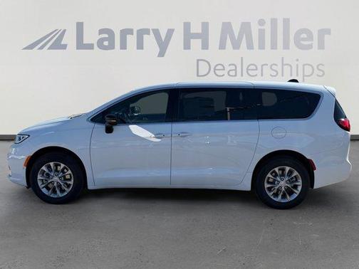 Bright White Clearcoat 2026 Chrysler Pacifica Limited