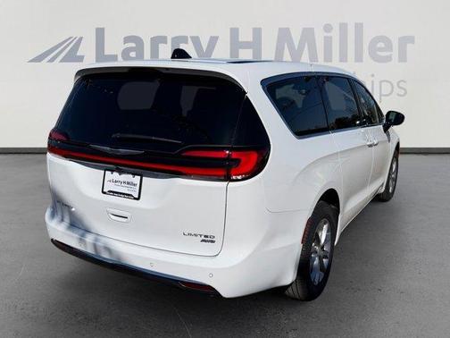 Bright White Clearcoat 2026 Chrysler Pacifica Limited