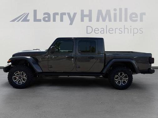 Granite Crystal Clearcoat Metallic 2026 Jeep Gladiator Mojave