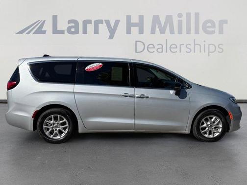 2024 Chrysler Pacifica Touring-L