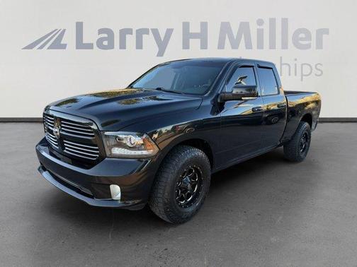 Brilliant Black Crystal Pearlcoat 2016 RAM 1500 Sport