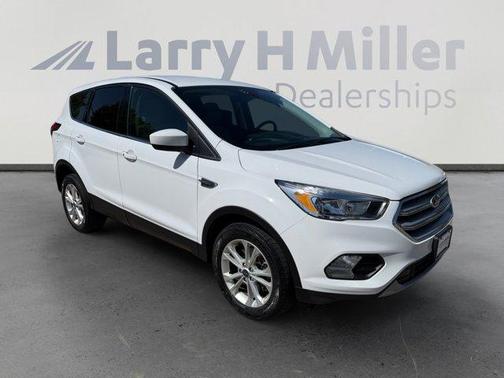 Oxford White 2019 Ford Escape SE