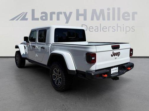 Bright White Clearcoat 2026 Jeep Gladiator Mojave