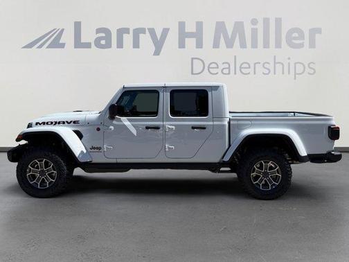 Bright White Clearcoat 2026 Jeep Gladiator Mojave
