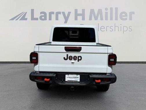 Bright White Clearcoat 2026 Jeep Gladiator Mojave