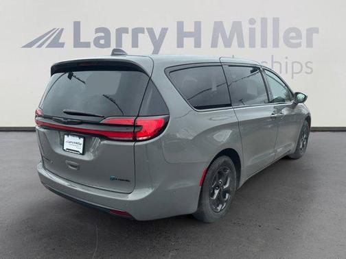 2022 Chrysler Pacifica Hybrid Limited