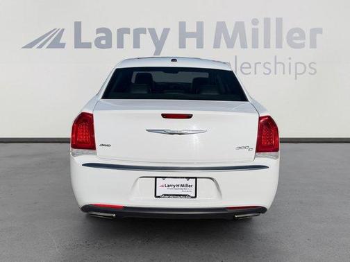2016 Chrysler 300C Platinum