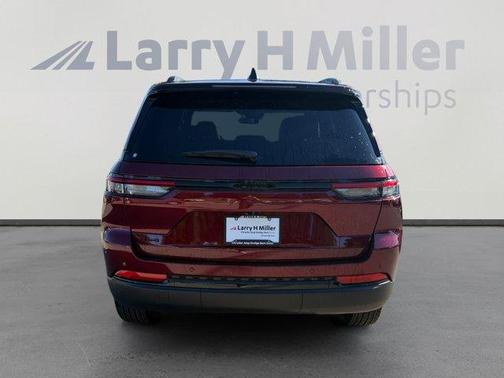 2025 Jeep Grand Cherokee Laredo