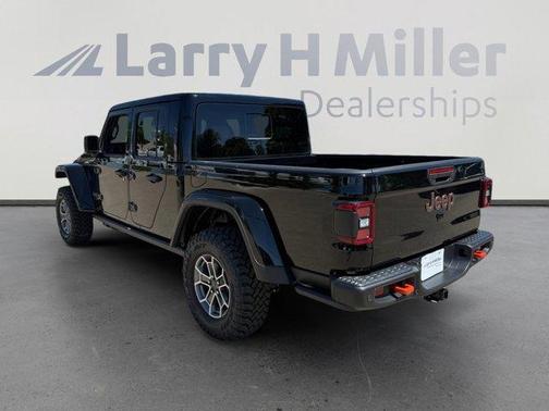 Black Clearcoat 2026 Jeep Gladiator Mojave