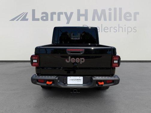 Black Clearcoat 2026 Jeep Gladiator Mojave