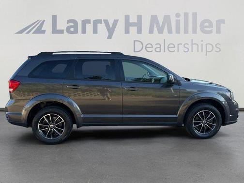 Granite Pearlcoat 2019 Dodge Journey SE