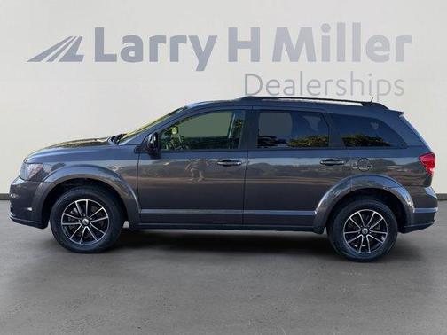 Granite Pearlcoat 2019 Dodge Journey SE