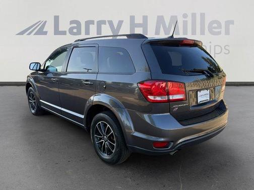 Granite Pearlcoat 2019 Dodge Journey SE