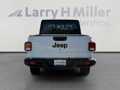 Bright White Clearcoat 2026 Jeep Gladiator Sport