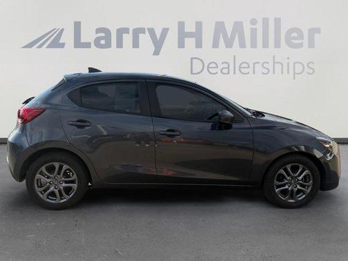 2020 Toyota Yaris Sedan LE