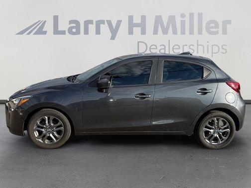 2020 Toyota Yaris Sedan LE