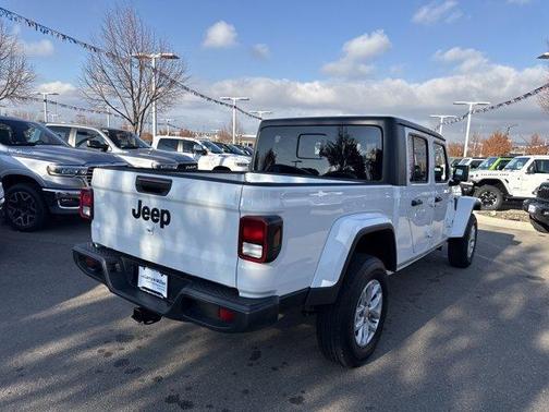 2023 Jeep Gladiator Sport