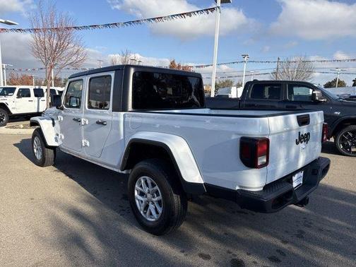 2023 Jeep Gladiator Sport
