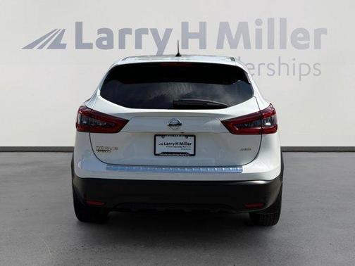 Glacier White 2022 Nissan Rogue Sport S