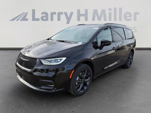 Diamond Black 2026 Chrysler Pacifica Limited