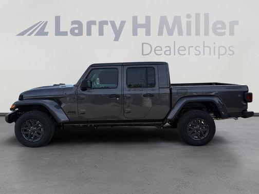 Granite Crystal Clearcoat Metallic 2026 Jeep Gladiator Sport