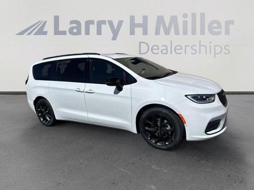 2024 Chrysler Pacifica Touring-L