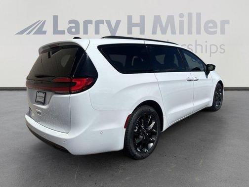 2024 Chrysler Pacifica Touring-L