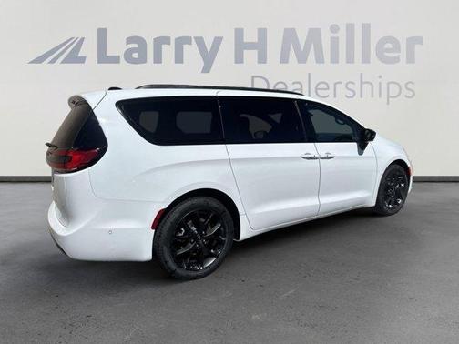 2024 Chrysler Pacifica Touring-L