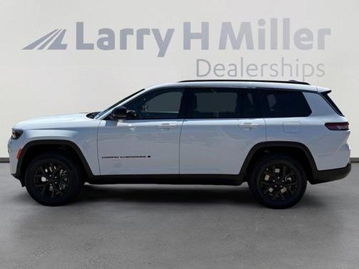 Bright White Clearcoat 2026 Jeep Grand Cherokee L Laredo