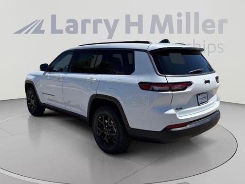 Bright White Clearcoat 2026 Jeep Grand Cherokee L Laredo