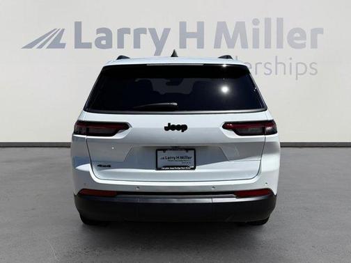 Bright White Clearcoat 2026 Jeep Grand Cherokee L Laredo