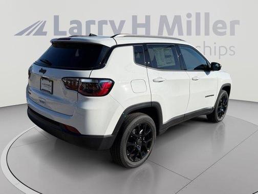 Bright White Clearcoat 2026 Jeep Compass Latitude