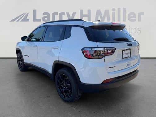 Bright White Clearcoat 2026 Jeep Compass Latitude