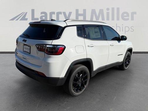 Bright White Clearcoat 2026 Jeep Compass Latitude