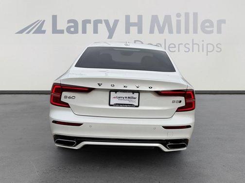 2022 Volvo S60 B5 Momentum