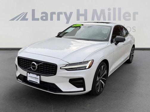 2022 Volvo S60 B5 Momentum