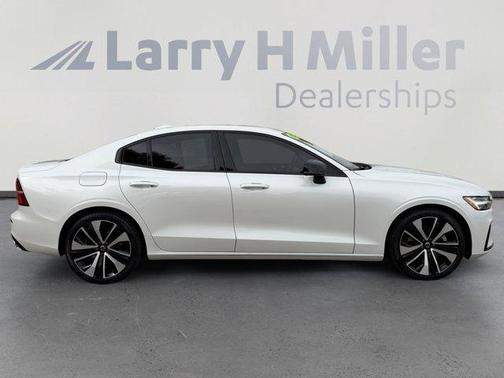 2022 Volvo S60 B5 Momentum