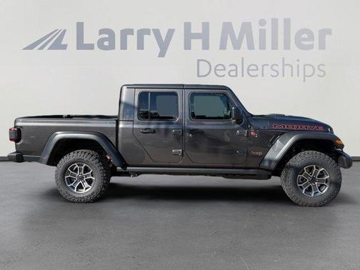 Granite Crystal Clearcoat Metallic 2026 Jeep Gladiator Mojave