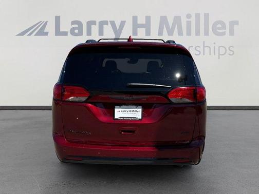 Velvet Red Pearlcoat 2020 Chrysler Pacifica Launch Edition