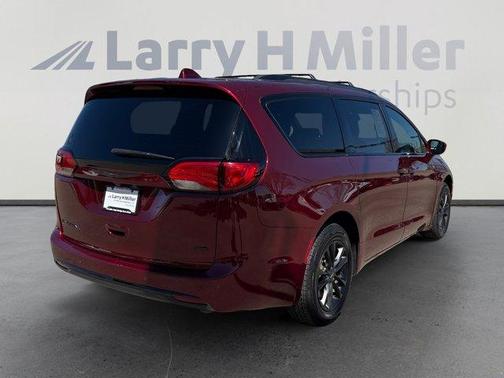 Velvet Red Pearlcoat 2020 Chrysler Pacifica Launch Edition