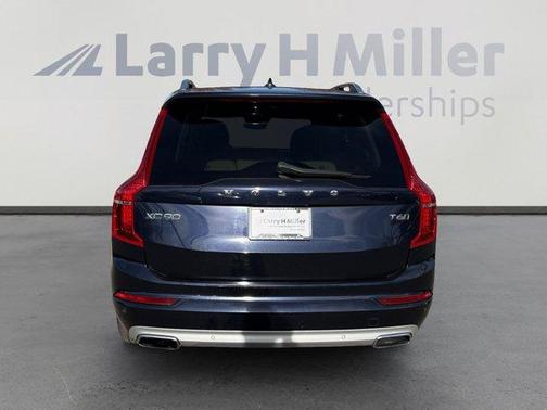 2016 Volvo XC90 T6 Momentum