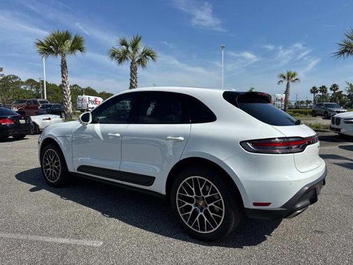 2022 Porsche Macan Base