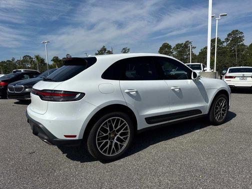 2022 Porsche Macan Base