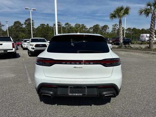 2022 Porsche Macan Base