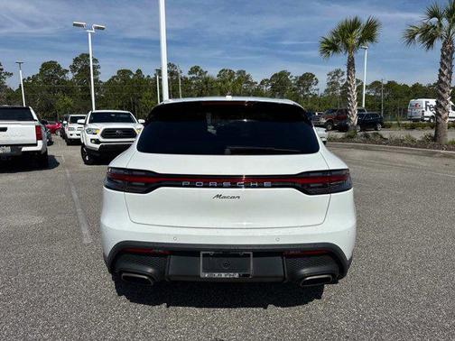 2022 Porsche Macan Base