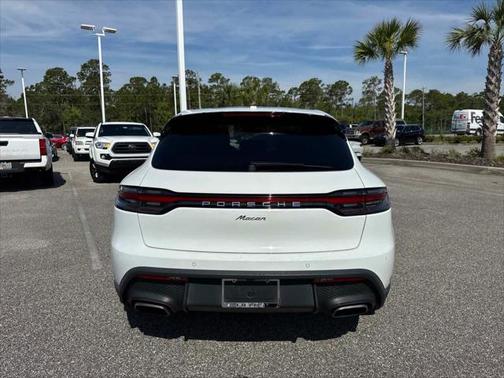 2022 Porsche Macan Base