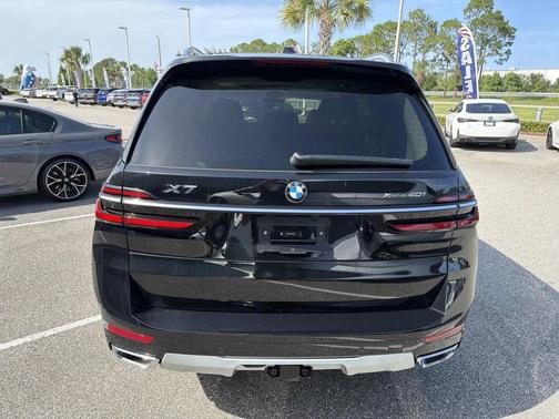 Black Sapphire 2026 BMW X7 xDrive40i
